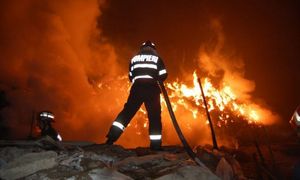 Incendiu într-o locuinţă din Bistrița Năsăud. O femeie a murit