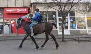 În timpul Ordonanței Militare a mers călare pe cal până la maternitate ca să-şi vadă bebeluşul