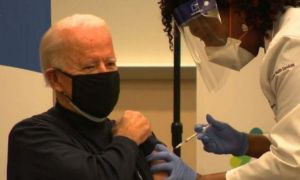 IMAGINILE ZILEI: Joe Biden s-a vaccinat împotriva coronavirusului