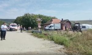Plan roșu de intervenție în Cluj: Un microbuz cu călători a fost LOVIT în plin de un tren