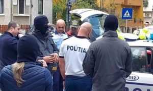 Cei doi polițiști rutieri prinși luând mită în Dorobanți, plasați în arest la domiciliu