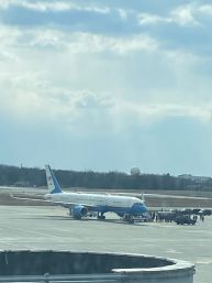 Kamala Harris a ajuns în România! PRIMELE IMAGINI de pe Aeroportul Otopeni cu vicepreședintele Statelor Unite