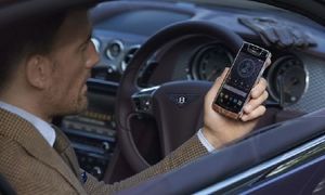 12.500 euro. Smartphone pentru Bentley
