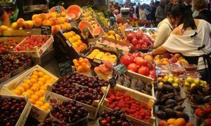 Percheziţii într-un dosar de evaziune în comerţul cu fructe şi legume