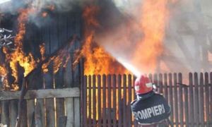 Incendiu în Suceava, un pompier a fost rănit