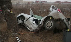 Accident între Bistriţa şi Suceava. Două persoane au murit, un adolescent a ajuns la spital