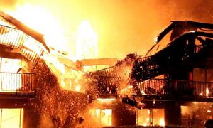 Incendiu DEVASTATOR la două imobile tip bazar din Timişoara. O persoană a fost găsită carbonizată
