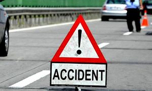 GRAV accident auto în județul VASLUI. O persoană a MURIT, iar alte 12 sunt RĂNITE, după ce un microbuz s-a răstunat