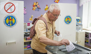 Prezenţă la urne mai slabă în alegerile legislative moldovene decât în scrutinul din 2014
