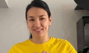 Cristina Neagu a vândut 105 tricouri pentru a sprijini Crucea Roșie