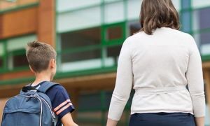 AVOCAT: Părinții care NU-și duc copiii la școală pot fi sanctionați cu ÎNCHISOARE!