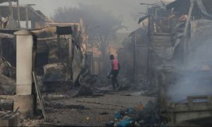 Un incendiu teribil a distrus cea mai mare tabără de migranți din Grecia. Mii de persoane au fost evacuate 