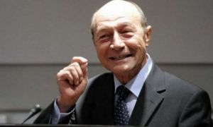 Traian Băsescu, în hohote de râs: 