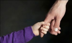 Ungaria interzice adopțiile de copii de către cupluri de același sex