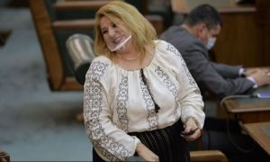 Diana ȘOȘOACĂ are nevoie de aviz de la Medicina Muncii, dacă mai vrea să stea fără mască de protecție în Parlament