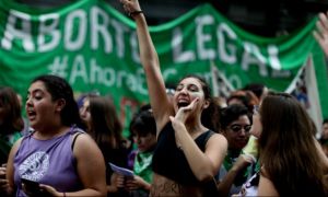 Argentina legalizează avortul în primele 14 săptămâni de sarcină