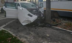 ACCIDENT grav în Capitală: Un tramvai a deraiat, două persoane sunt rănite