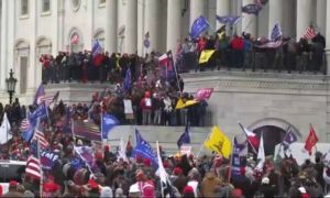 Fără precedent în istoria SUA: protestatarii pro-TRUMP au intrat cu forța în clădirea Capitoliului
