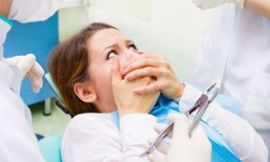 10 SFATURI simple pentru a ajunge cât mai rar la dentist