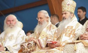 ÎPS Teodosie și preoții din Arhiepiscopia Tomisului participă la campania de DONARE DE SÂNGE