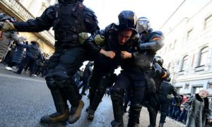 Număr uriaș de arestări în urma protestelor din Rusia. Poliția a reținut protestatari în nu mai puțin de 122 de orașe