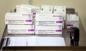 CNCAV. 81.600 de doze de vaccin AstraZeneca ajung duminică în România. Nu poate fi administrat la toată lumea