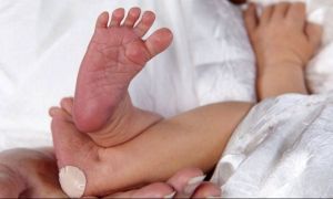 Ce s-a descoperit la un nou născut a cărui mamă fusese VACCINATĂ