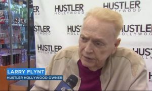 A MURIT milionarul Larry Flynt, fondatorul revistei pentru adulți HUSTLER