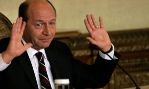 Ce-i reproșează Traian Băsescu lui Florin Cîțu: ”E prins în MENGHINA a trei partide”