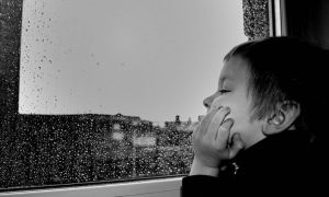 Efectele CARANTINEI: 1 din 3 copii suferă de DEPRESIE și anxietate