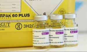 ALERTĂ în Marea Britanie: 7 oameni AU MURIT din cauza cheagurilor de sânge, după vaccinarea cu AstraZeneca