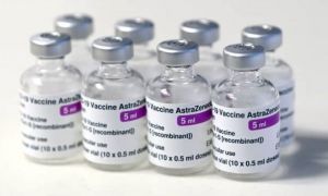 Zeci de mii de doze de vaccin AstraZeneca ajung marți în țara noastră, chiar dacă mulți români fug de el