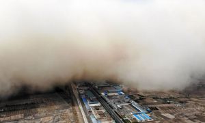 IMAGINEA ZILEI: O imensă furtună de nisip a înghițit un întreg oraș
