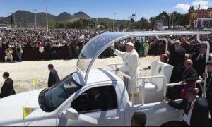 Papa Francisc va primi primul PAPAMOBIL electric
