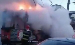 Tramvai în flăcări după ce a fost lovit de trăsnet