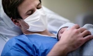Accesul tăticilor va fi permis în spitale la nașterea copilului