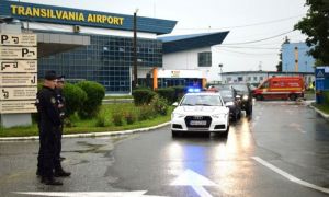Primul centru de vaccinare deschis într-un AEROPORT din România