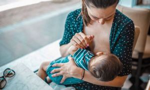 Lege pentru ALĂPTAREA bebelușilor în public. Ce se schimbă