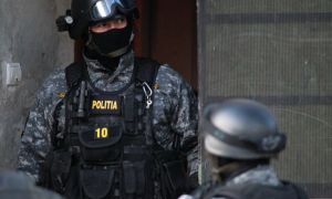 Un post de radio pirat din București, luat cu asalt de polițiști