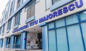 PERCHEZIȚII la Universitatea „Titu MAIORESCU”. Polițiștii anchetează vânzarea ILEGALĂ a unor apartamente din cămine