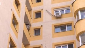 București: un copil de 11 ani a supravieţuit MIRACULOS, după ce a căzut de la etajul 6