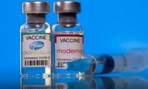 Efecte adverse majore adăugate în prospectele vaccinurilor Pfizer și Moderna