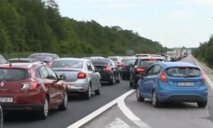 Accidente, blocaje în trafic și cozi uriașe pe Autostrada Soarelui în drumul spre mare