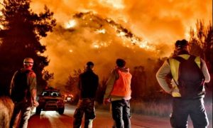 România trimite POMPIERI în Grecia pentru stingerea incendiilor devastatoare care au lovit această țară