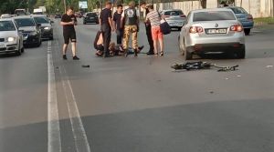 Un tânăr aflat pe trotinetă, OMORÂT după o șicanare în trafic, în București