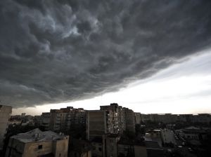 Alertă METEO. Cod galben de furtună în București