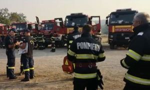 Incendiu puternic la un bloc de zece etaje din București