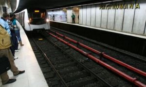 Probleme la metrou: o DEFECȚIUNE tehnică a provocat haos în stația Piața Romană