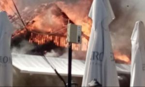 Incendiu violent la două TERASE din Mamaia. Telegondola a fost oprită