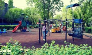 O femeie, rănită într-un parc din Capitală după un scandal între părinți